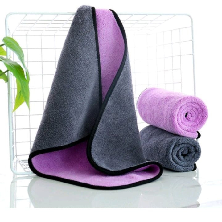 طراحی مدرن و استاندارد حوله دستمال (سبز) نظافت خودرو و منزل میکروفایبر ۶۰ گرمی مدل 40×30 در نمای کامل
