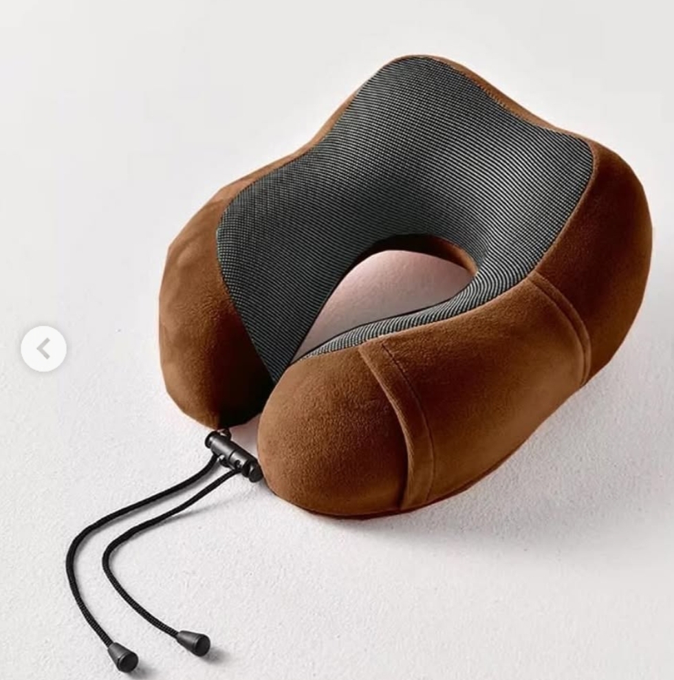 جزئیات دقیق قطعات و اجزای بالش دور گردنی (اسفنج مموری فوم) و روکش مخمل _ وارداتی در نمای ماکرو - نمای 9_1