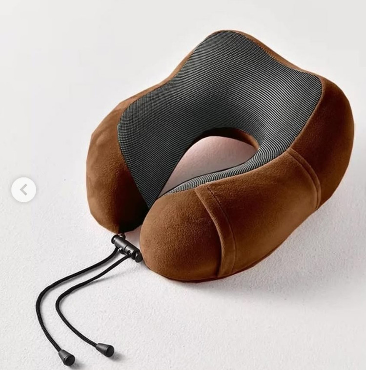 جزئیات دقیق قطعات و اجزای بالش دور گردنی (اسفنج مموری فوم) و روکش مخمل _ وارداتی در نمای ماکرو - نمای 9_2