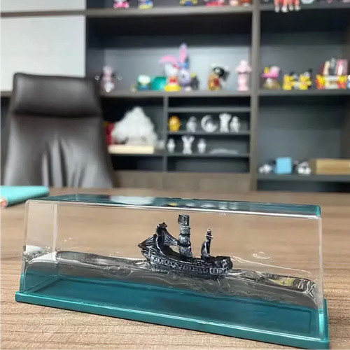 طراحی مدرن و استاندارد کشتی دکوری معلق در دریای سیاه (دکوری منزل ـ دکوری خودرو) در نمای کامل