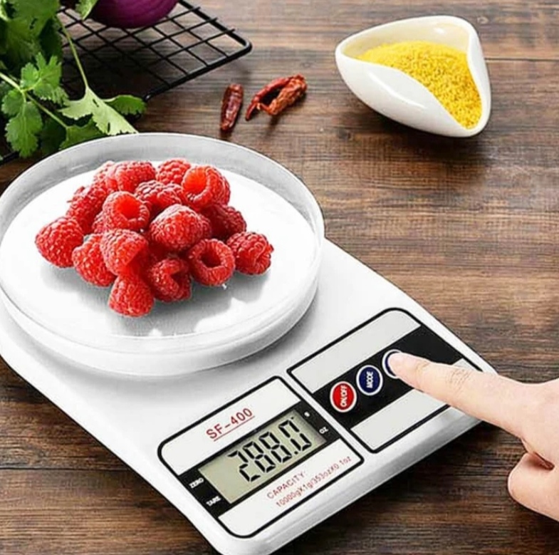 تصویر ترازوی دیجیتالی آشپزخانه مدل SF-400 با نورپردازی مناسب و نمای واضح محصول