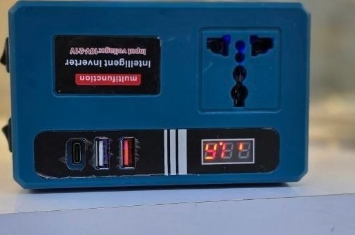 بافت و جنس مواد اولیه اینورتر و مبدل هوشمند برق ۱۲v به ۲۲۰v شارژی چند کاره در نمای نزدیک - نمای 7_1