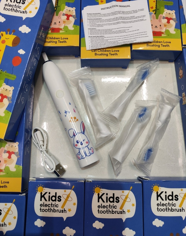 نمای محصول مسواک شارژی کودک ویبره ای با طرح های کارتونی مدل Kids electric toothbrush DY-332 با تمامی جزئیات ظاهری و فنی