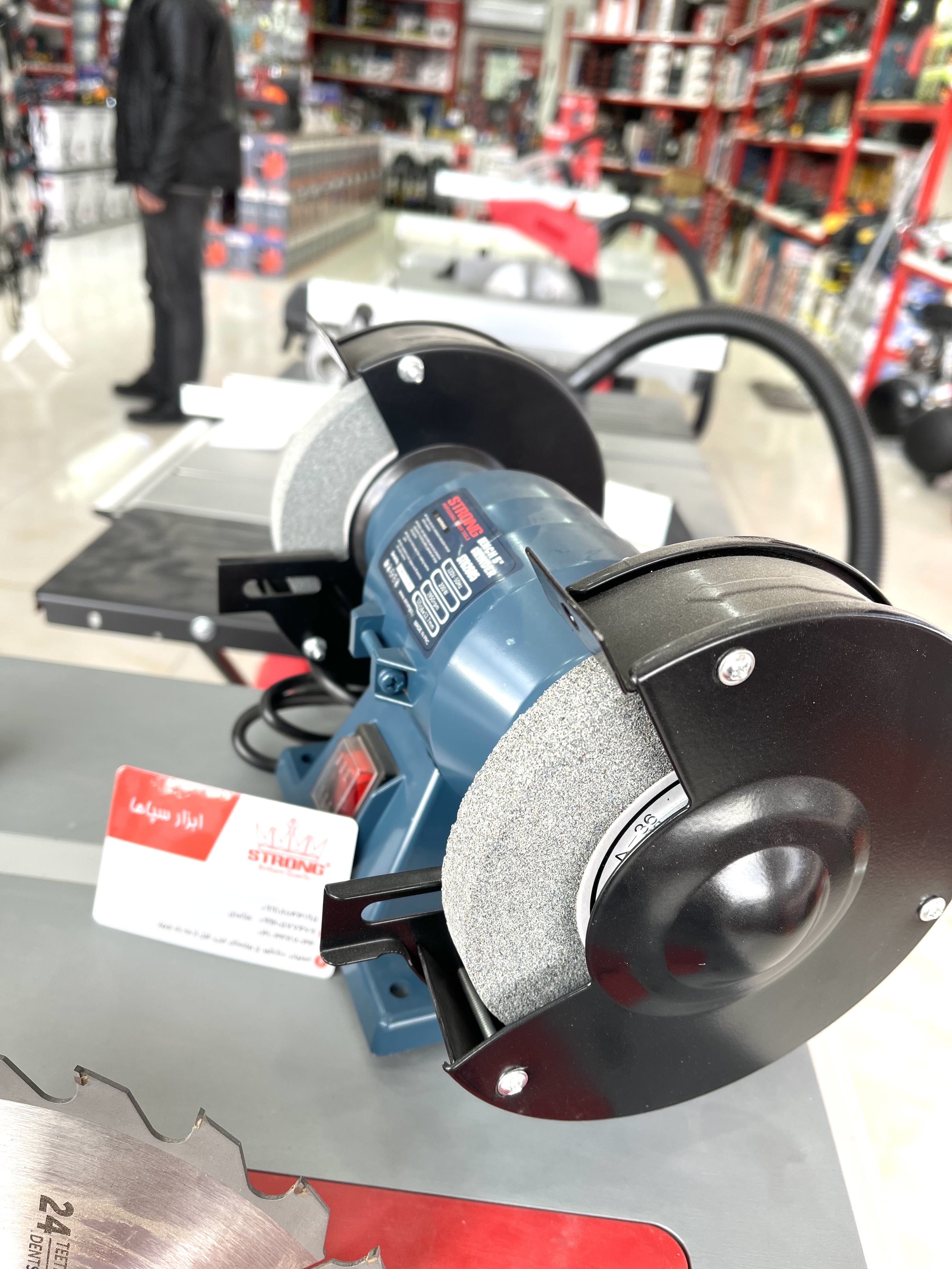 جزئیات کیفیت ساخت و متریال بهکاررفته در سنگ سنباده رومیزی سایز ۱۲۵ استرانگ مدل STG2605