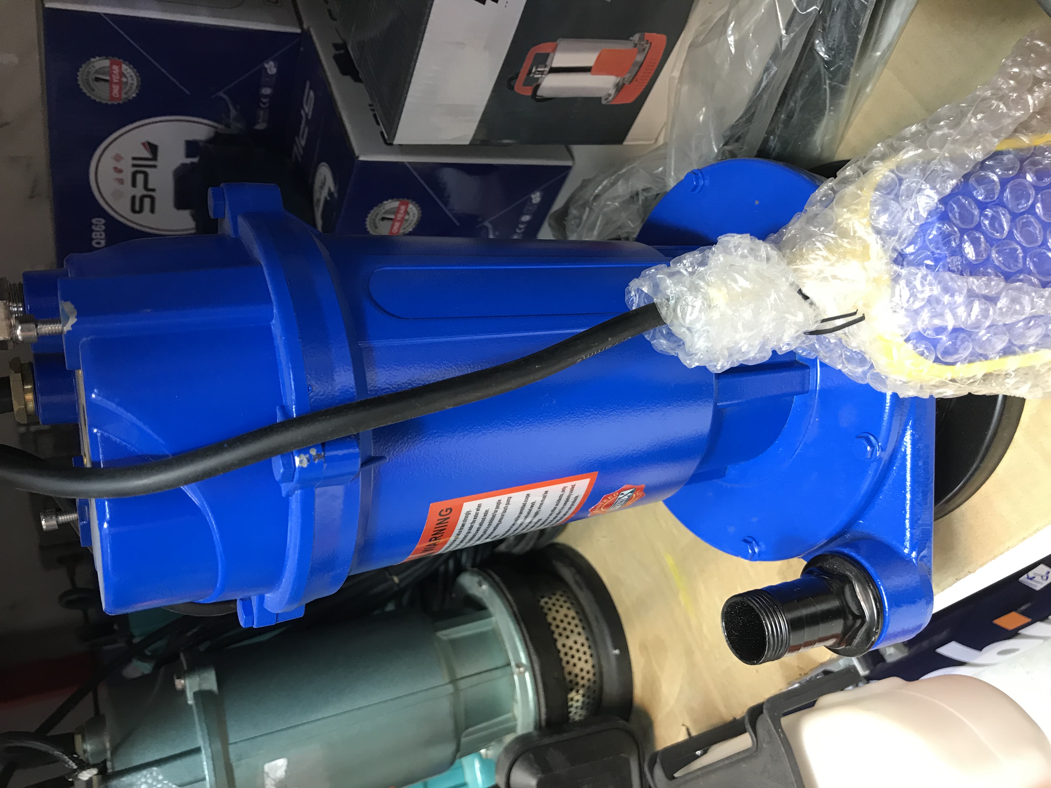 بافت و جنس مواد اولیه کفکش ۱ اینچ ۳۴ متری فلوتردار ونیکس VENIX مدل IC1.5-32-0.75F در نمای نزدیک