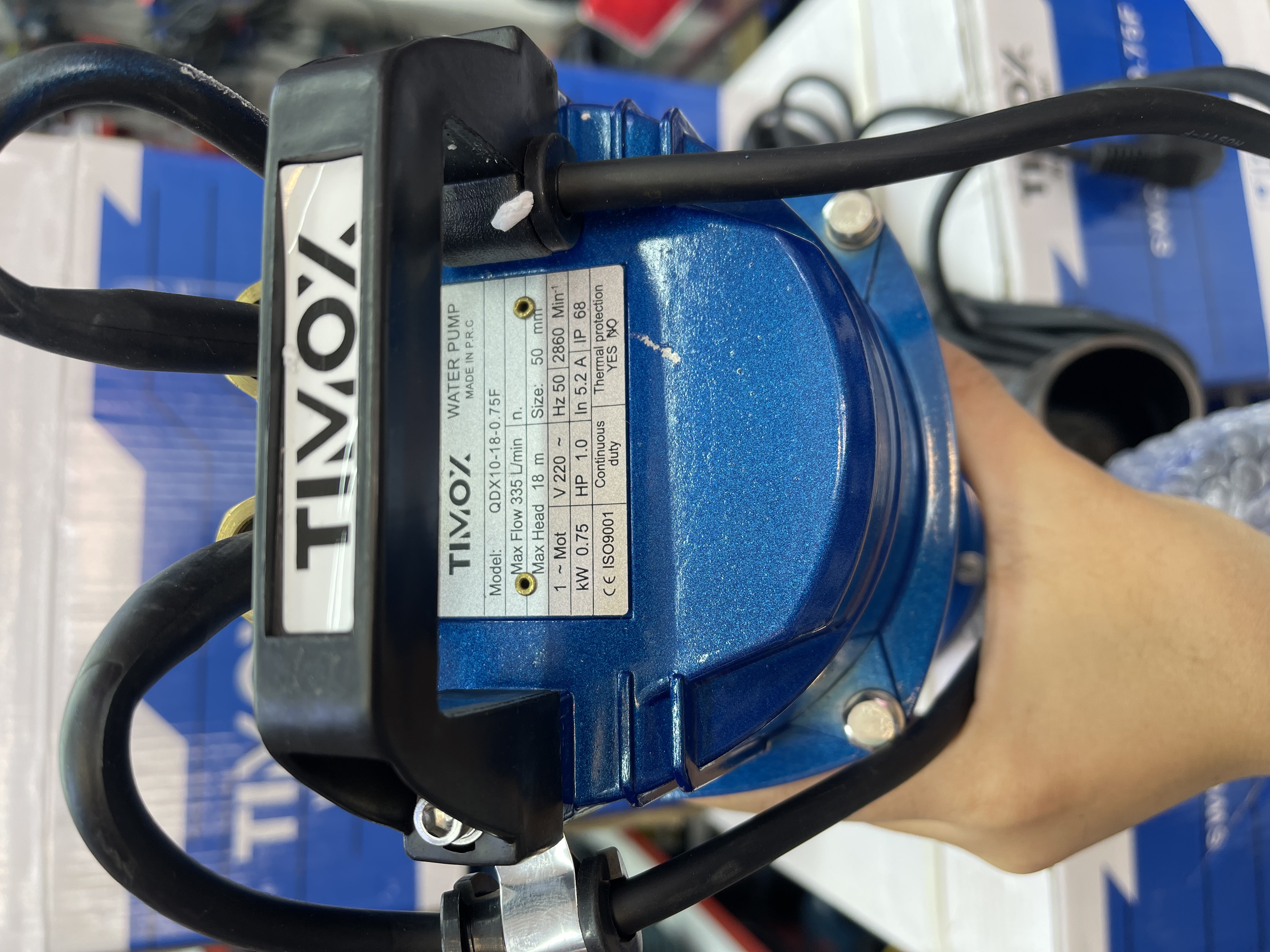 نمای جانبی و طراحی ظاهری کفکش ۲ اینچ ۱۸ متری فلوتردار تیموکس مدل QDX10-18-0.75F با رنگبندی جذاب