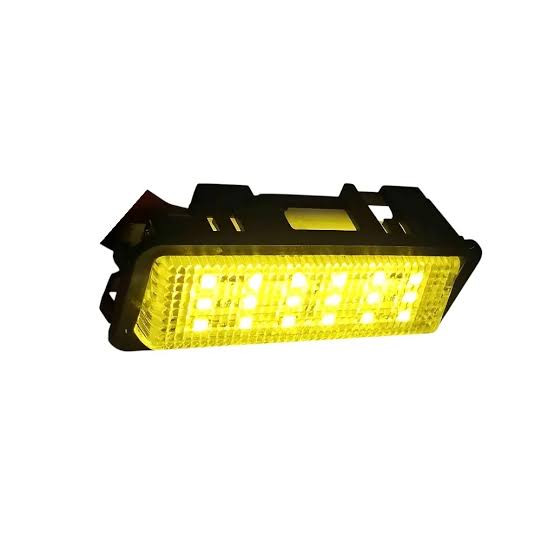 جزئیات دقیق قطعات و اجزای چراغ سقف خودرو LED SMD پژو ۴۰۵ و پارس روا با تنوع رنگ در نمای ماکرو