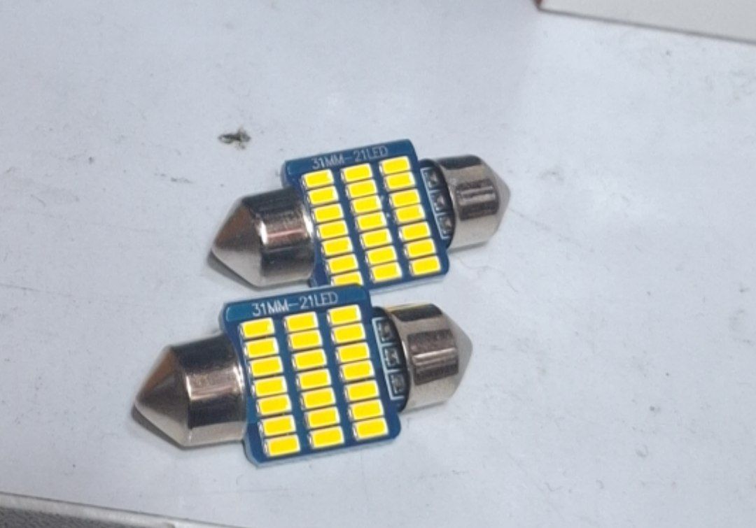 نمای قدی لامپ فشنگی چراغ سقف خودرو SMD زرد لیمویی با تمرکز بر طراحی و کارایی محصول