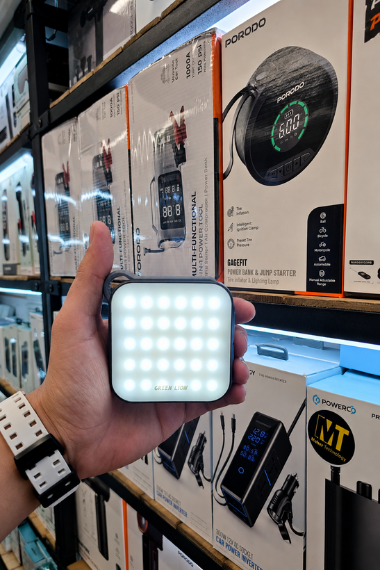 تصویر چراغ کمپینگ خورشیدی گرین لاین Solar Lumix 1000LM با پاوربانک شارژی 4000mAh با نورپردازی مناسب و نمای واضح محصول - نمای 8_1