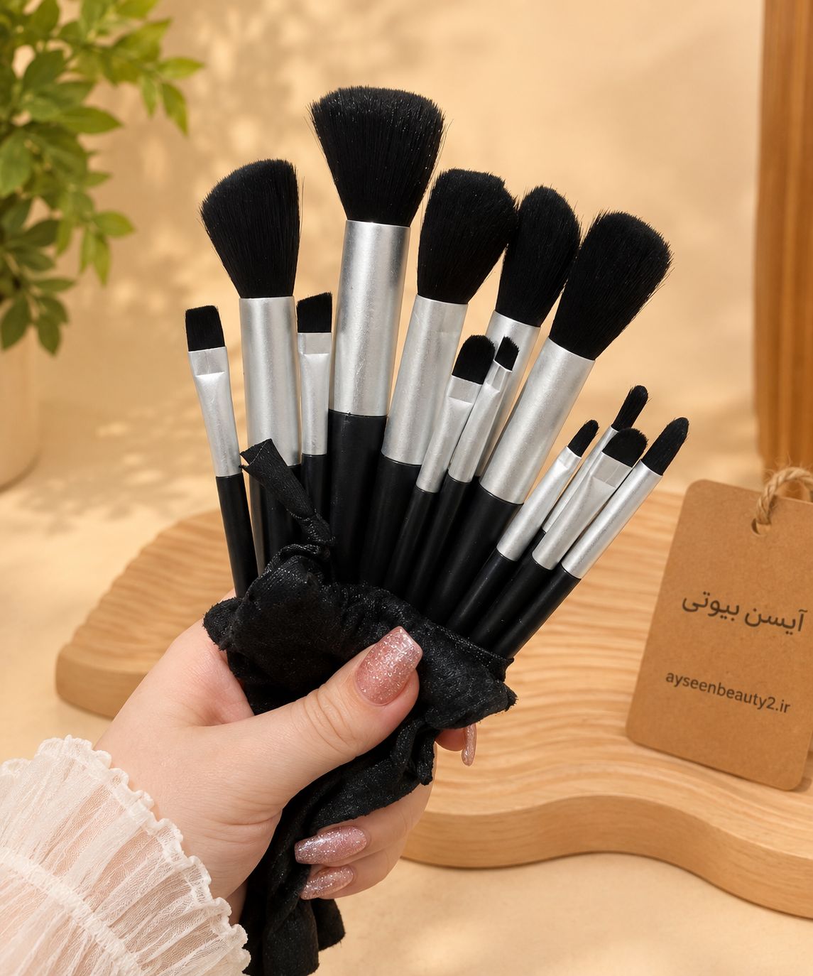 بستهبندی اورجینال ست براش آرایشی ۱۳ تکه همراه کیف مناسب آرایش صورت و چشم همراه با مشخصات فنی محصول
