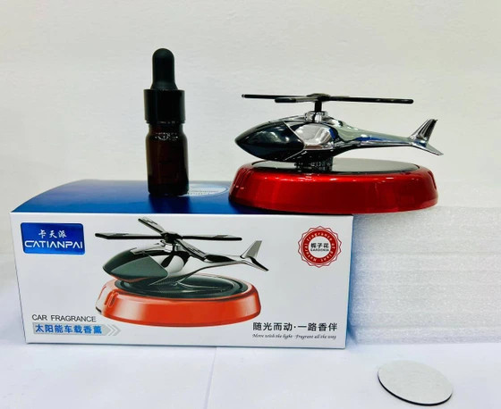 نمای قدی خوشبو کننده خودرو هلیکوپتری مدل KTP030 (رنگبندی موجود) با تمرکز بر طراحی و کارایی محصول
