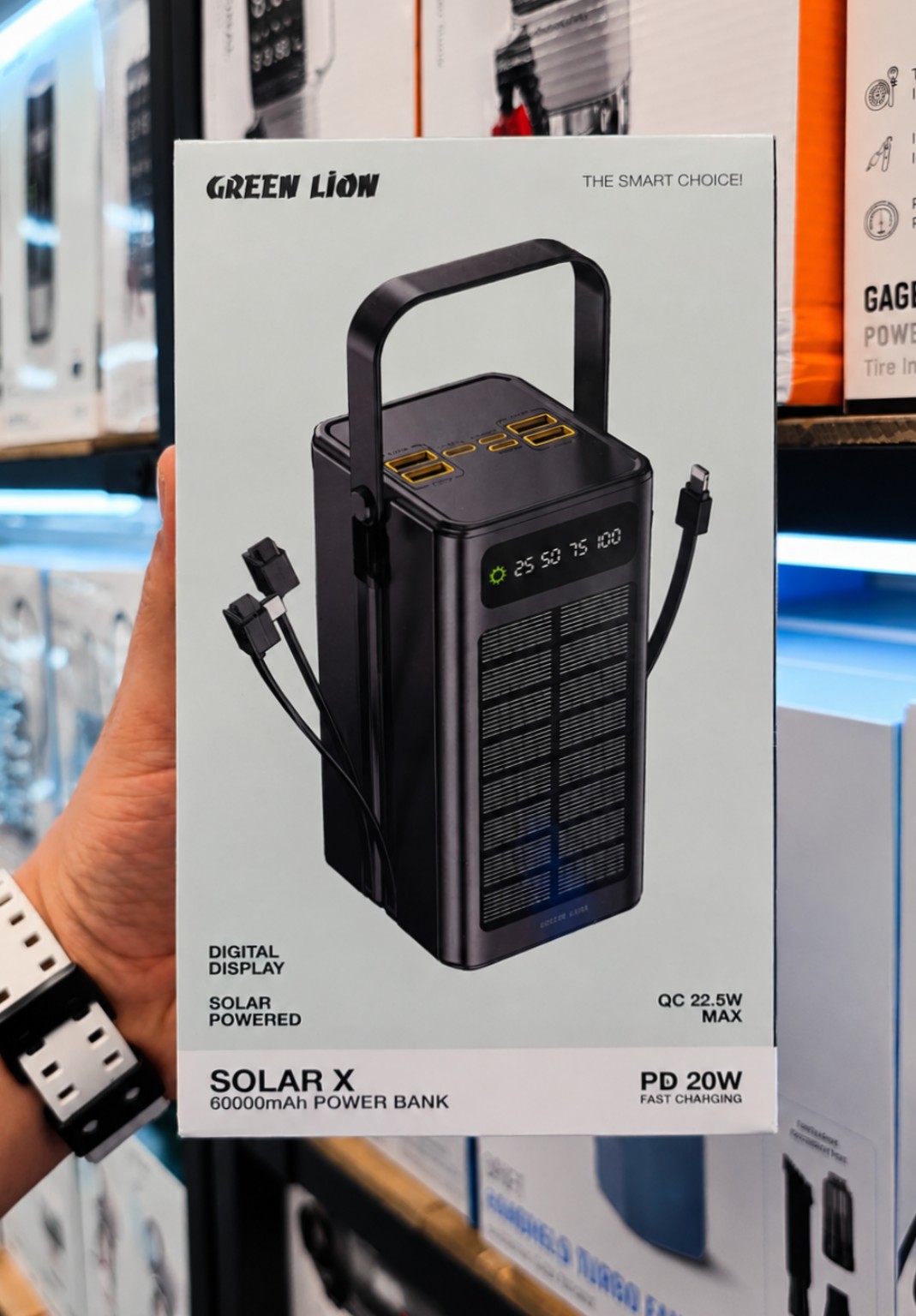 طراحی مدرن و استاندارد پاوربانک شارژی خورشیدی گرین لاین Solar X ظرفیت 60000 میلیآمپر ساعت با شارژ سریع PD 20W در نمای کامل