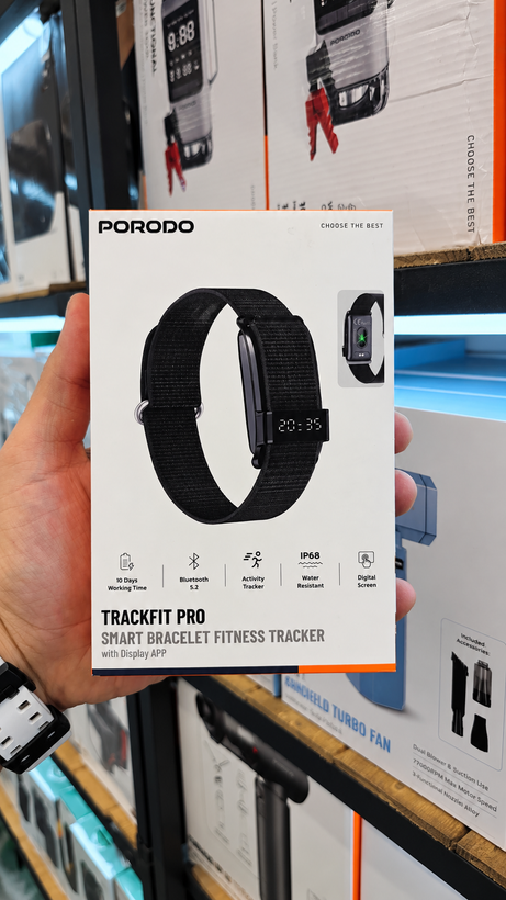 نمای جانبی و طراحی ظاهری دستبند هوشمند پرودو Trackfit Pro با نمایشگر و اپلیکیشن ضد آب IP68 با رنگبندی جذاب