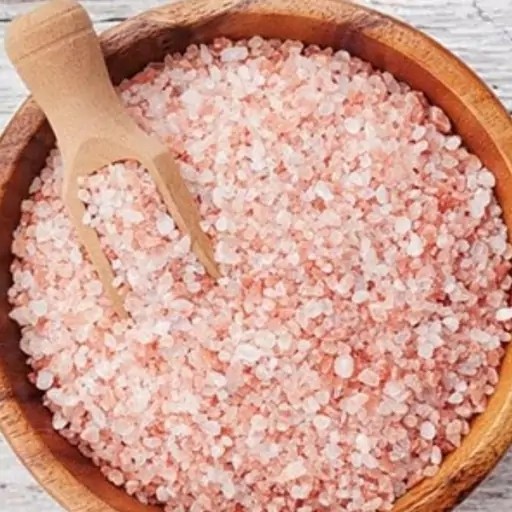 نمای جانبی و طراحی ظاهری نمک صورتی 500 گرم با رنگ‌بندی جذاب