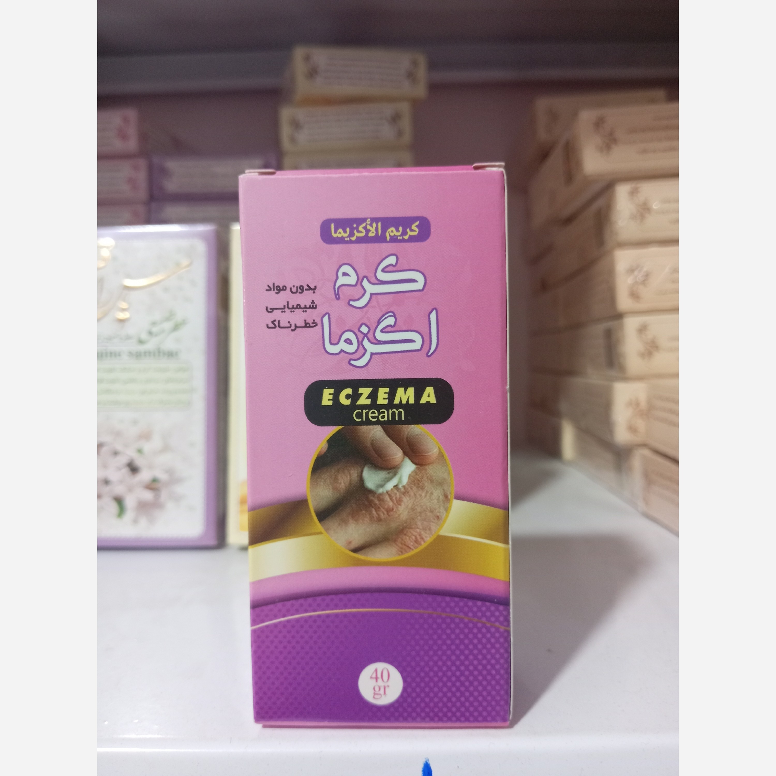 نمای جانبی و طراحی ظاهری کرم گیاهی اگزما روجا ارگانیک با رنگ‌بندی جذاب
