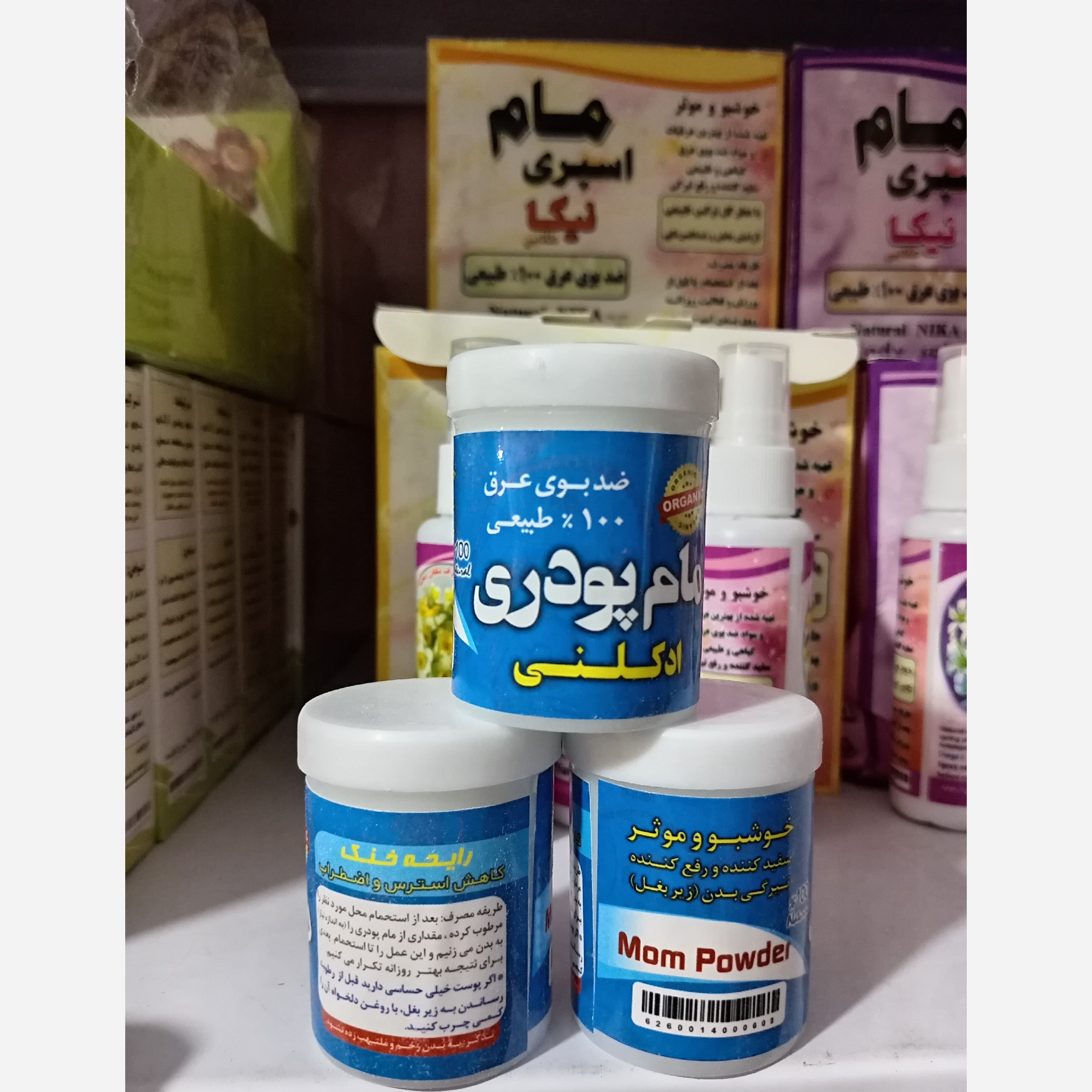نمای جانبی و طراحی ظاهری مام پودر گیاهیی نیکا آبی رایحه خنک با رنگبندی جذاب