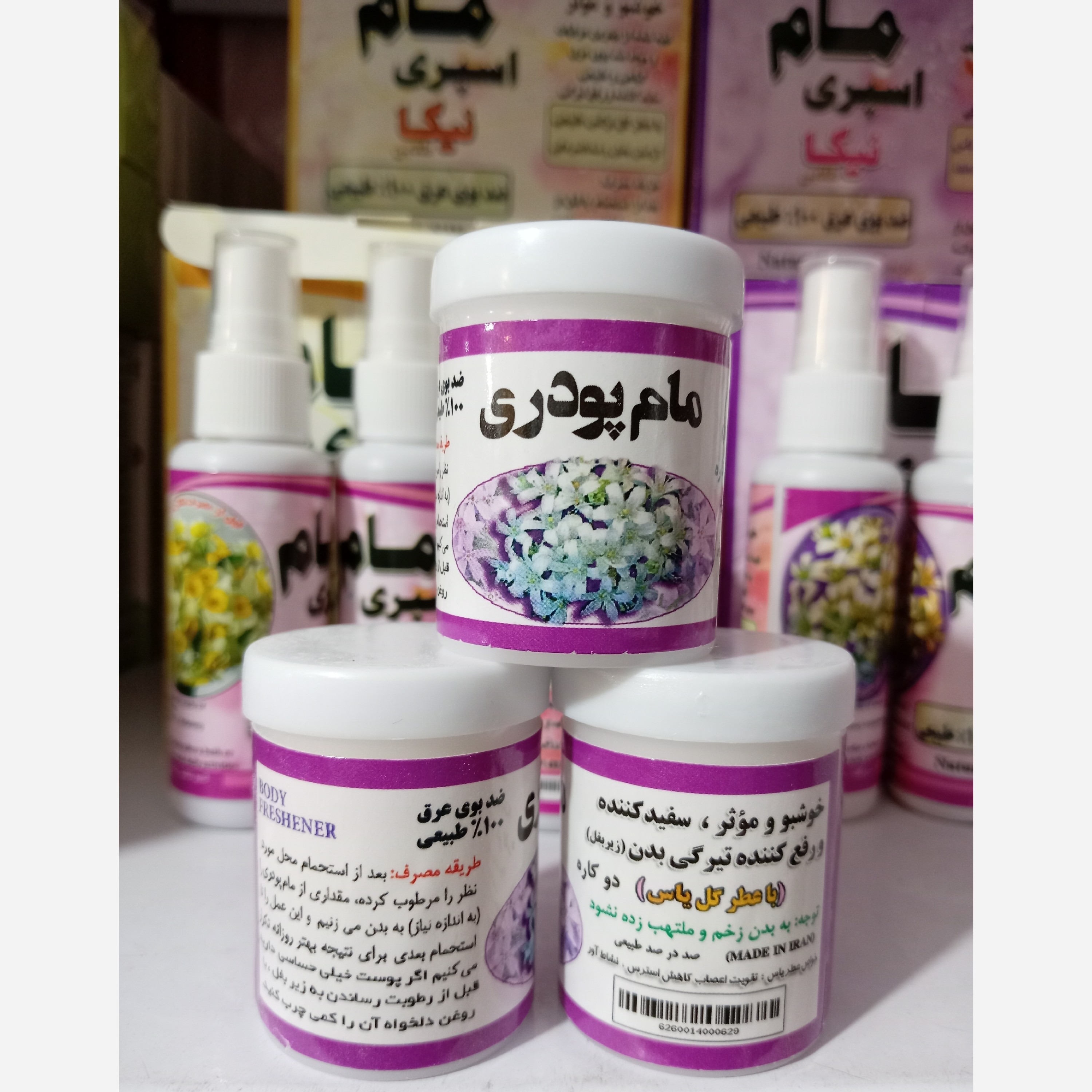 نمای پشت و اجزای تشکیل‌دهنده مام پودر گیاهیی نیکا گل یاس با کیفیت بالا
