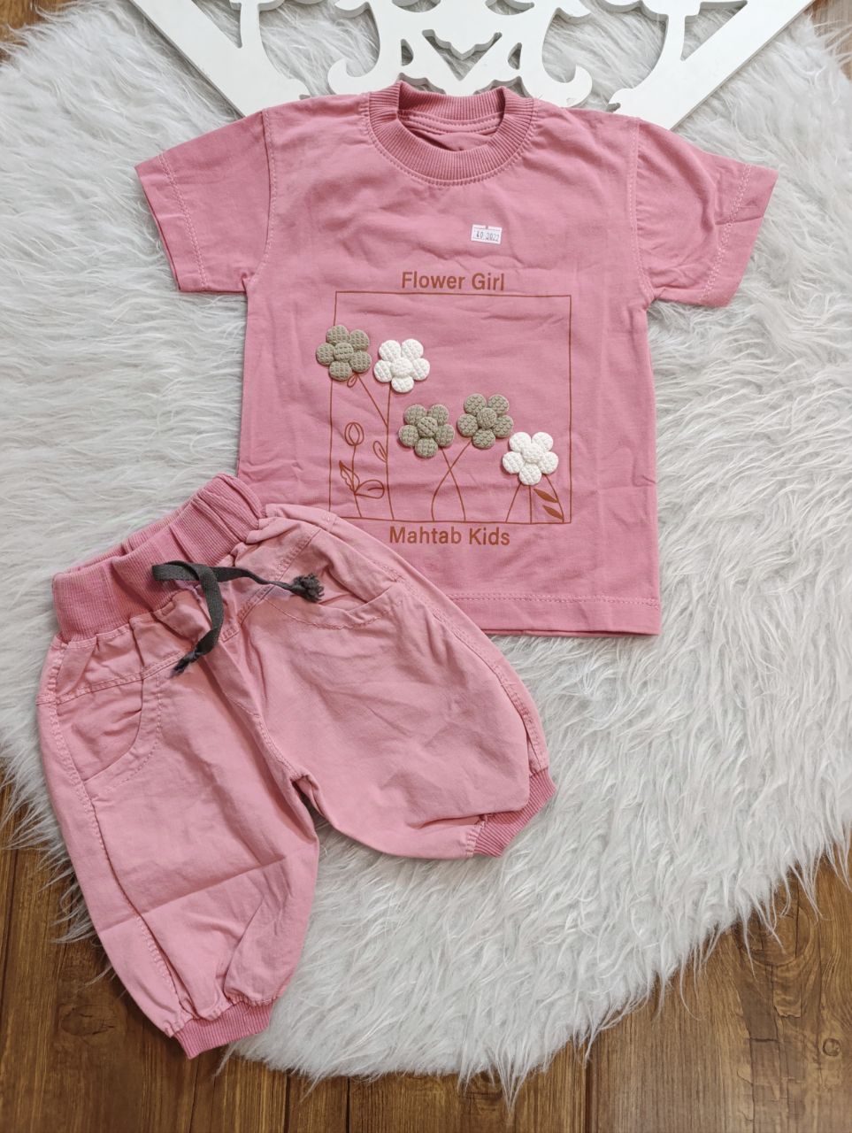 نمای جانبی و طراحی ظاهری تیشرت بچگانه و شلوارک دخترانه سایز ۳۵ تا ۵۰ جنس پنبه کتان با رنگ‌بندی جذاب - نمای 1_1