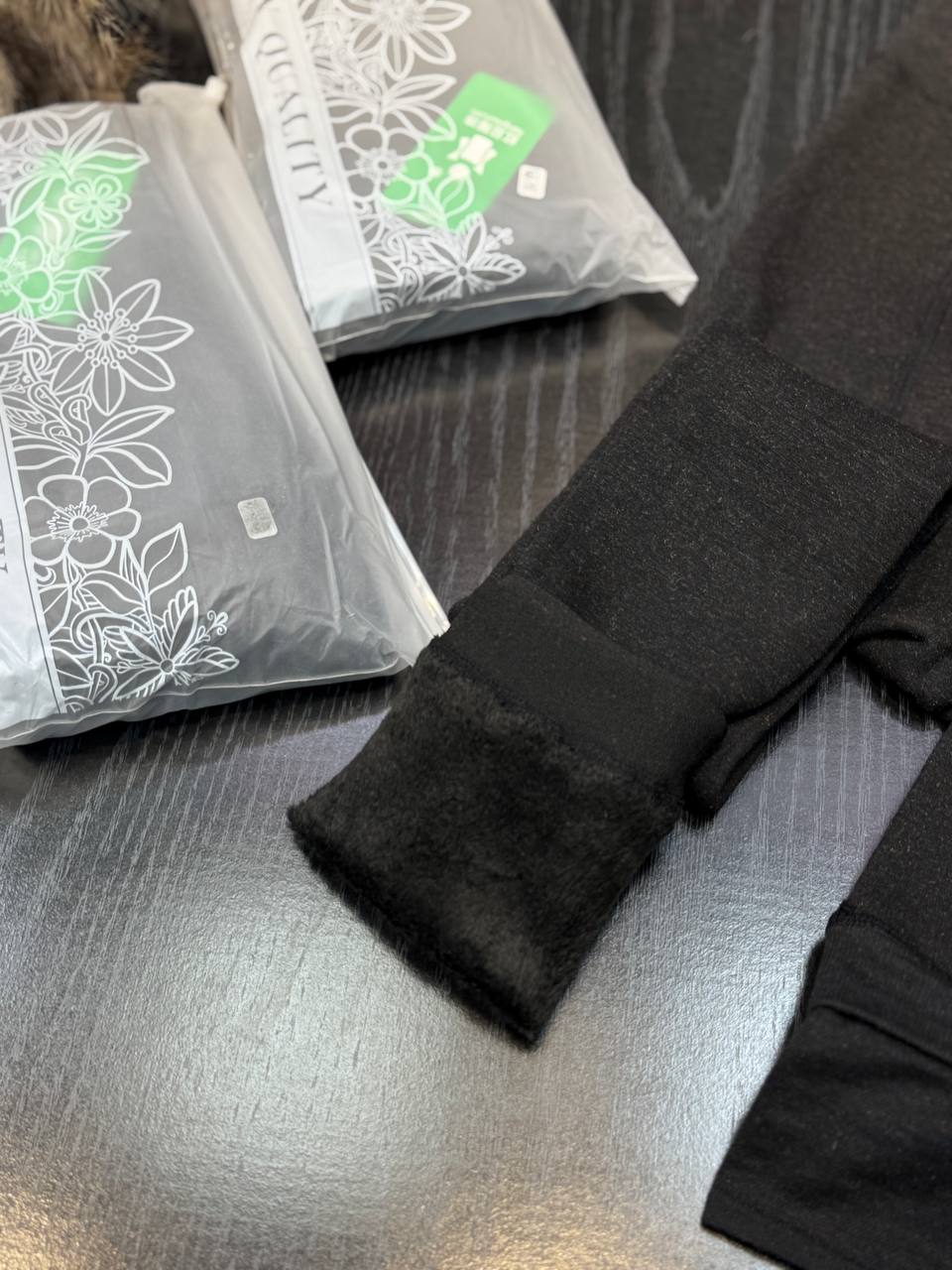 نمای کامل ساق شلواری پتو الیزا همراه با بستهبندی اصلی و جزئیات محصول - نمای 5_1