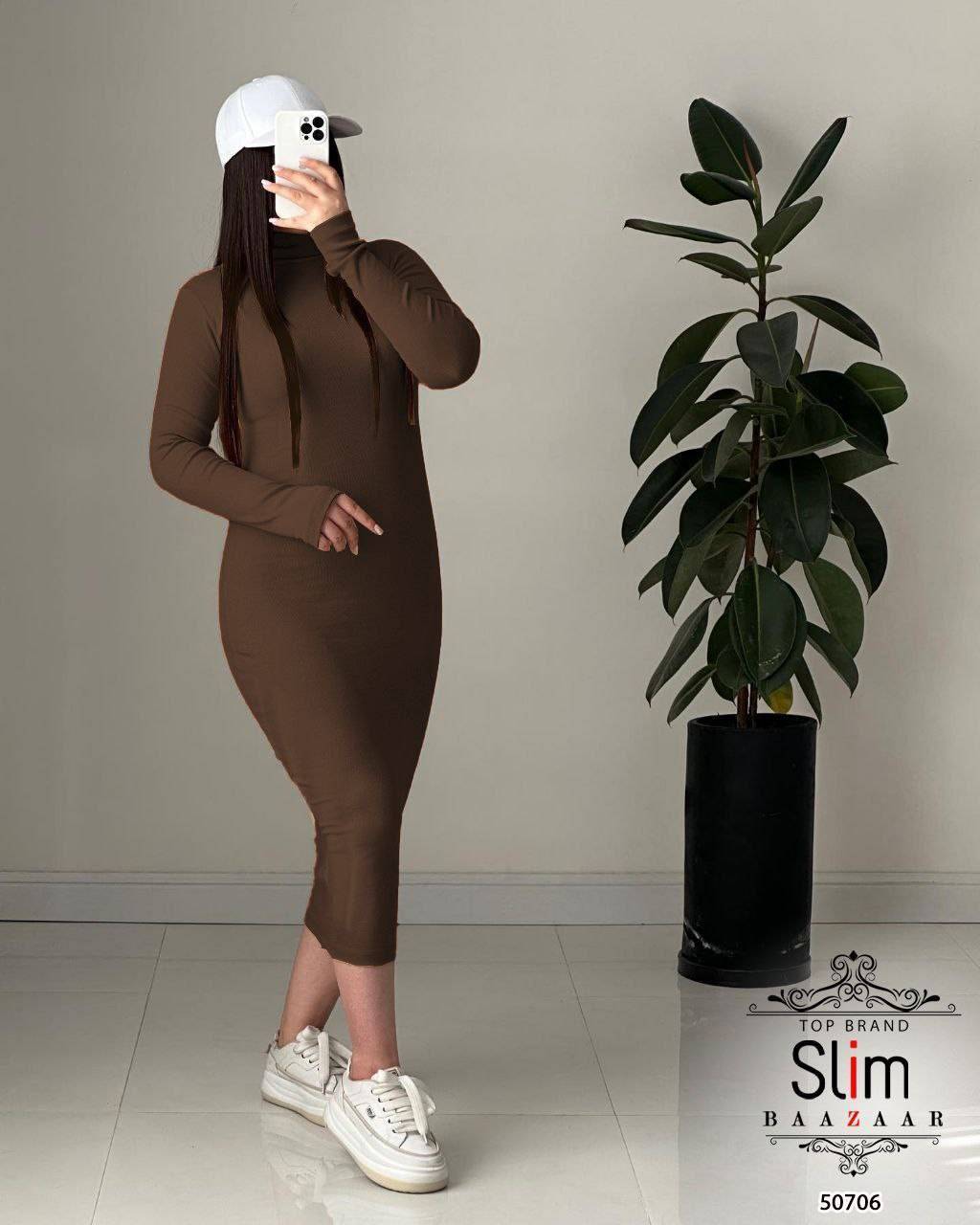 نمای قدی پیراهن خواب زنانه ماکسی یقه اسکی با تمرکز بر طراحی و کارایی محصول