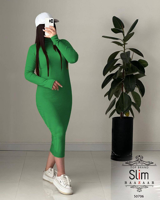 نمای پشت و اجزای تشکیلدهنده پیراهن خواب زنانه ماکسی یقه اسکی با کیفیت بالا