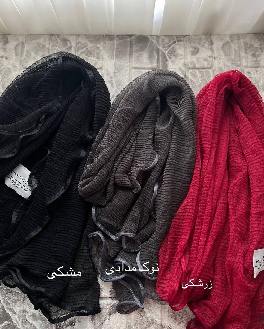 تصویر شال دورگان زنانه بهاره با نورپردازی مناسب و نمای واضح محصول