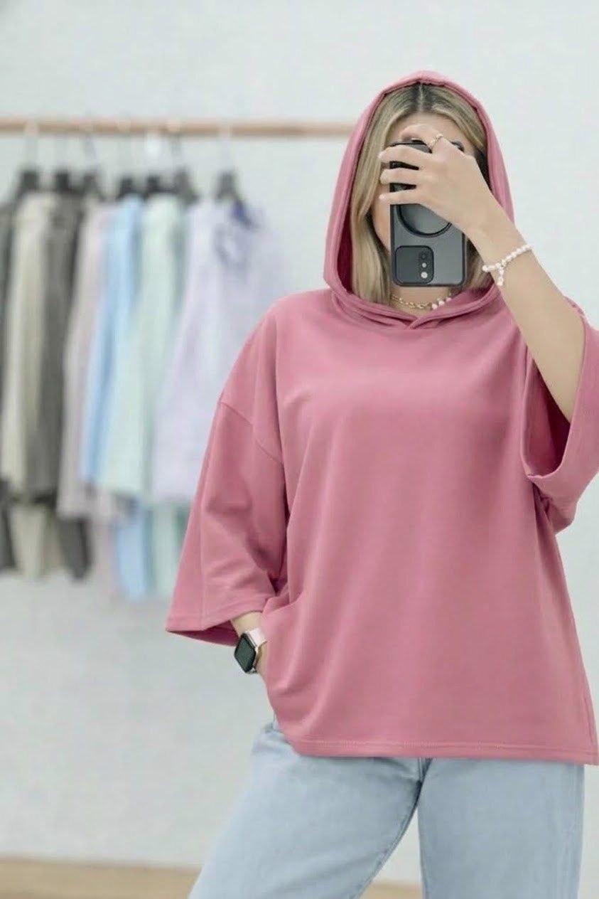 طراحی مدرن و استاندارد تیشرت باکسی کلاهدار در نمای کامل