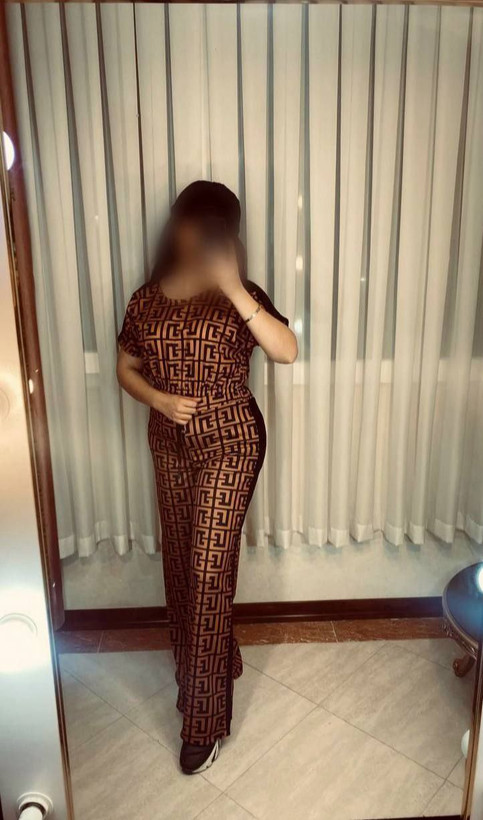تصویر تخصصی ست نیمتنه شلوار لاکچری زنانه مجلسی با نمایش ویژگیها و جزئیات فنی