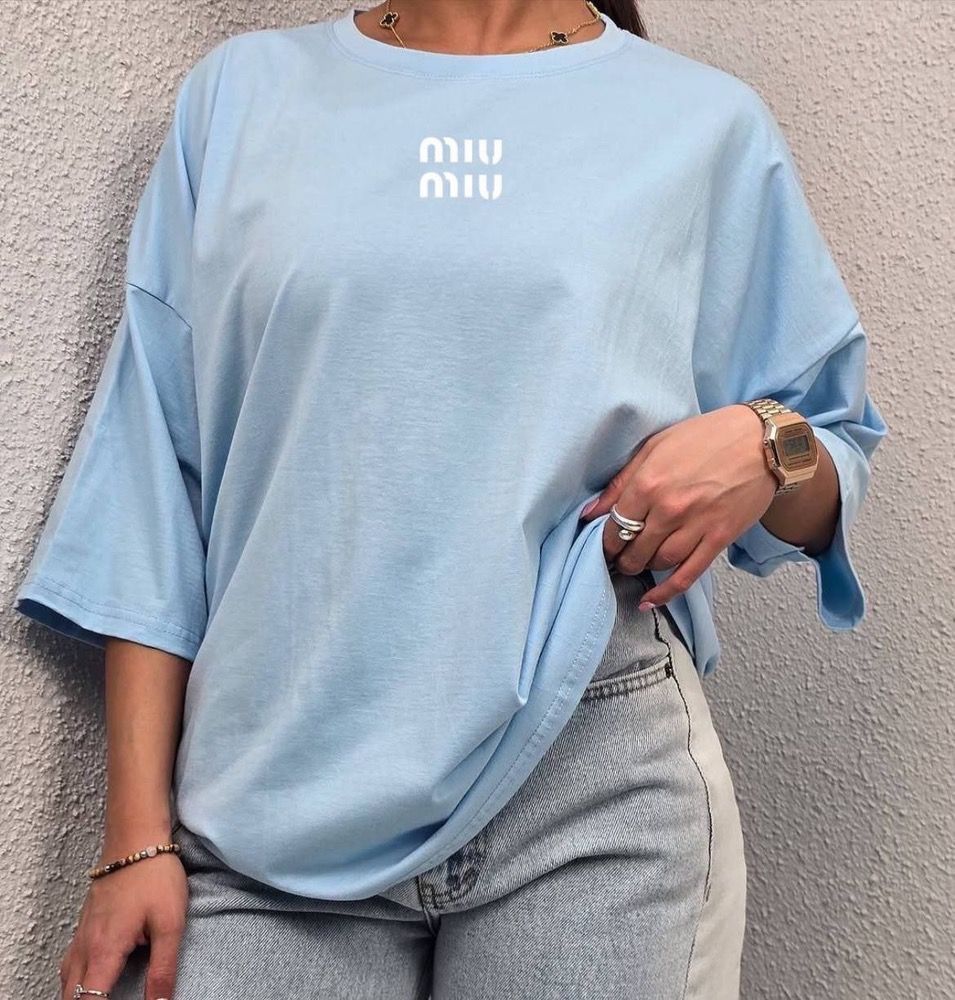نمای پشت و اجزای تشکیلدهنده تیشرت miumiu زنانه با کیفیت بالا