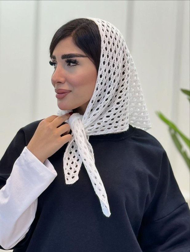 نمای جانبی و طراحی ظاهری دورگ قلاب بافی سه گوش با رنگبندی جذاب