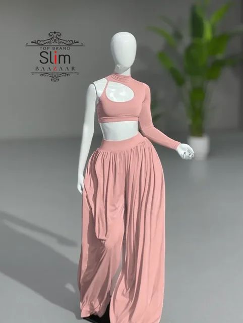 جزئیات دقیق قطعات و اجزای ست کراپ شلوار پیله دار ترند زنانه در نمای ماکرو - نمای 6_1