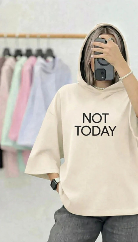 بستهبندی اورجینال تیشرت باکسی کلاه دار NOT TODAY همراه با مشخصات فنی محصول