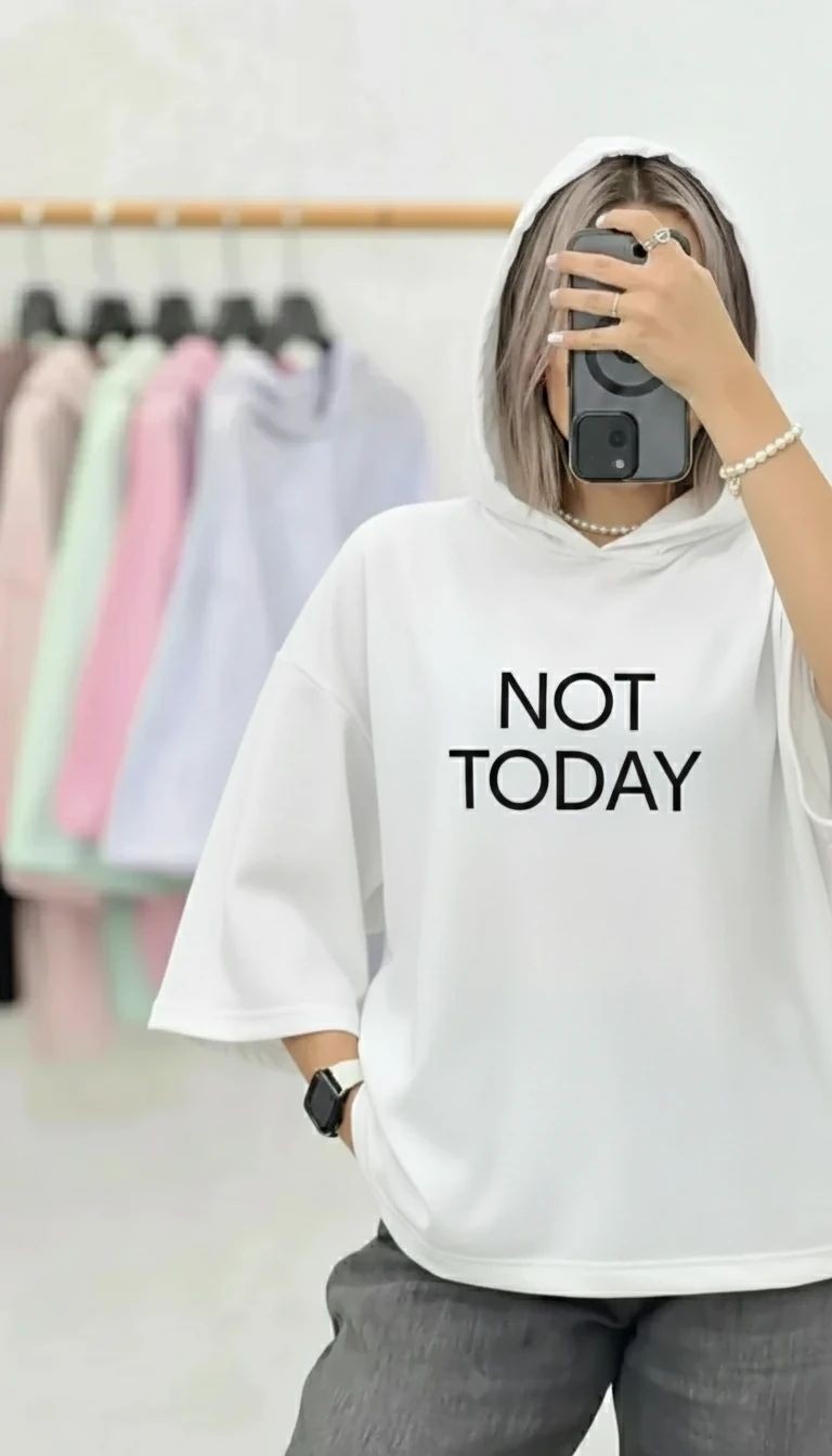 تصویر تخصصی تیشرت باکسی کلاه دار NOT TODAY با نمایش ویژگیها و جزئیات فنی