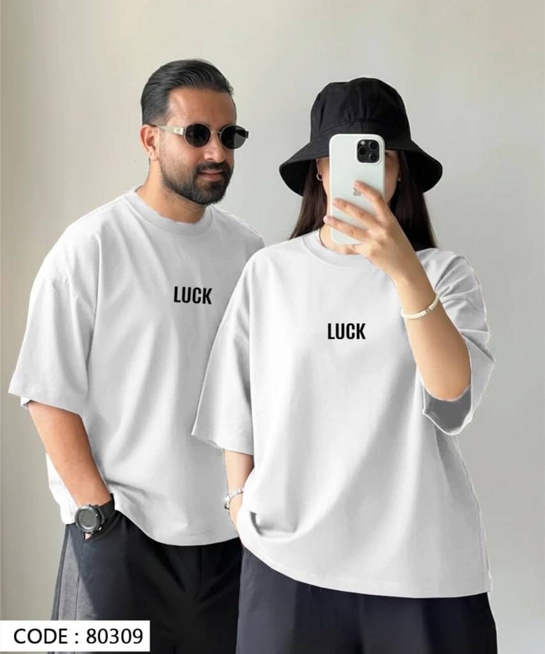 بافت و جنس مواد اولیه تیشرت باکسی LUCK کاپلی در نمای نزدیک