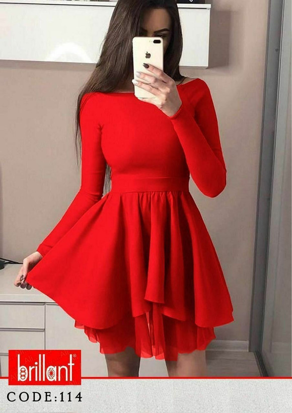 جزئیات دقیق قطعات و اجزای پیراهن خواب زنانه عروسکی مجلسی زیرتور دار در نمای ماکرو
