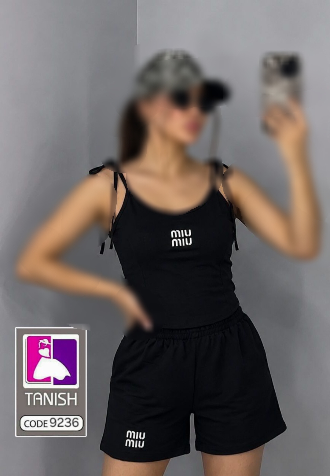 نمای جانبی و طراحی ظاهری کراپ شورت زنانهک miumiu با رنگبندی جذاب