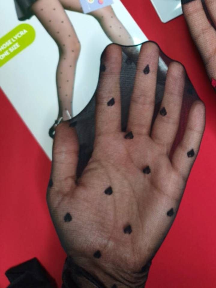 طراحی مدرن و استاندارد جوراب زنانه شلواری طرح قلبی در نمای کامل