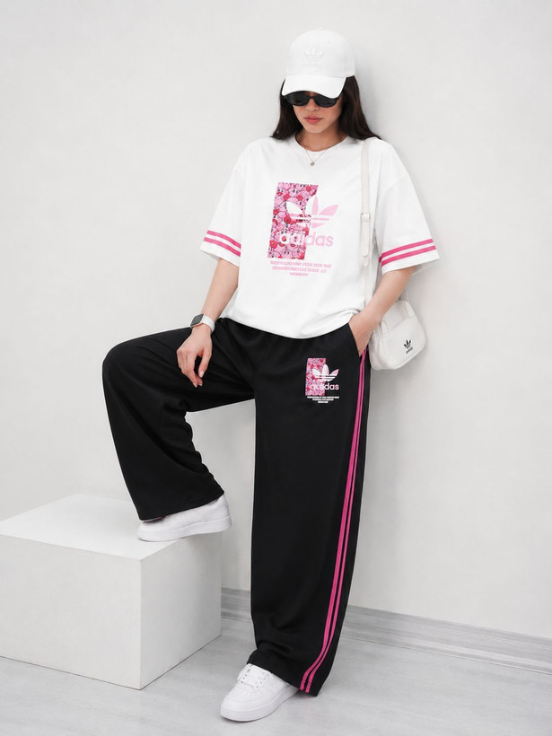 طراحی مدرن و استاندارد ست تیشرت شلوار باکسی adidas در نمای کامل