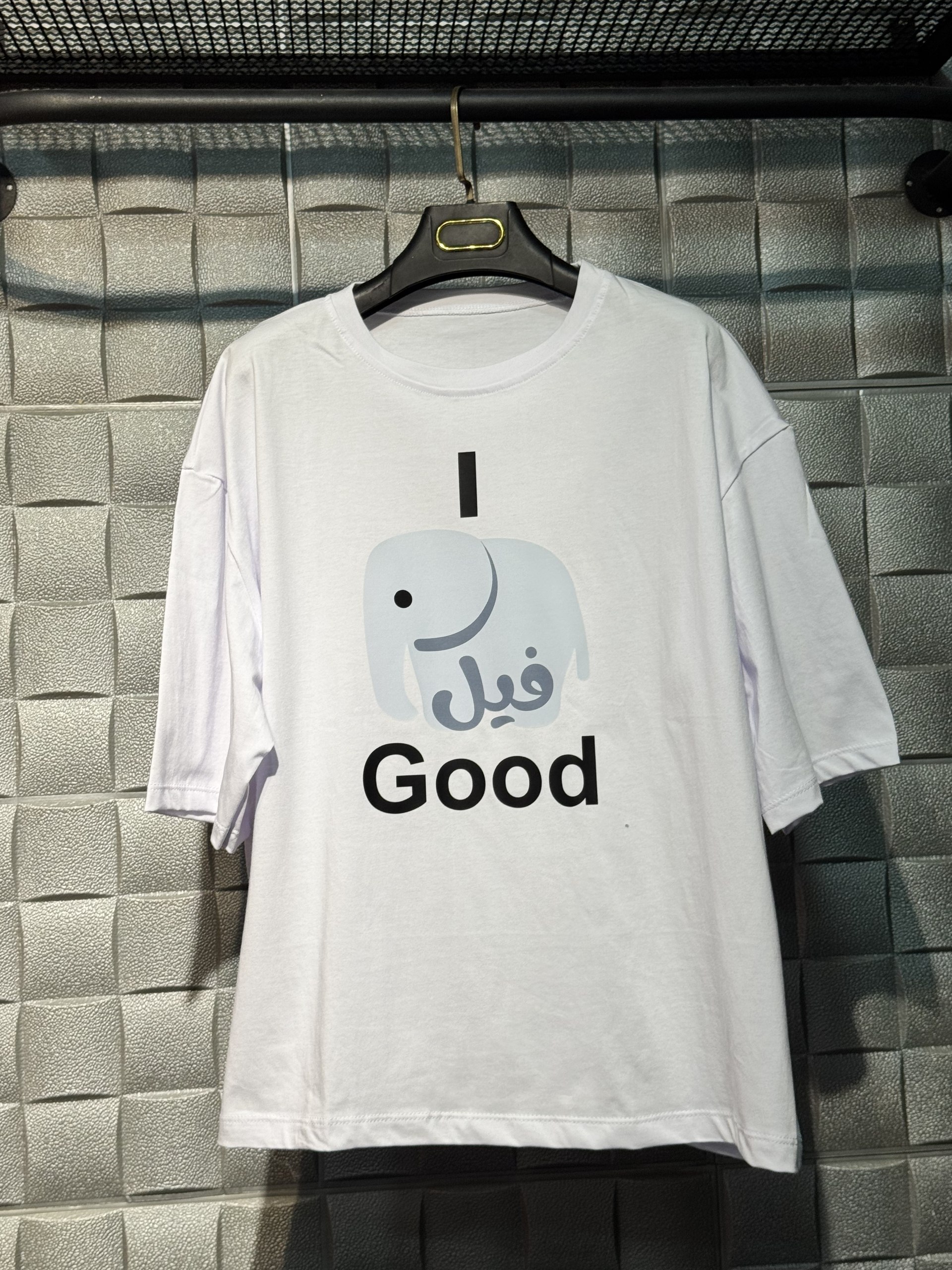 طراحی مدرن و استاندارد تیشرت باکسی سامر طرح کمیک در نمای کامل - نمای 5_1