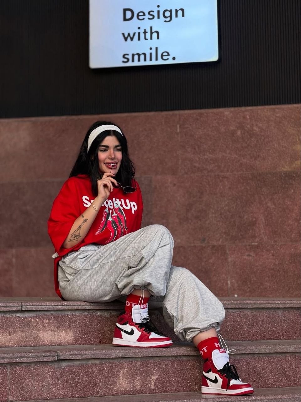 بسته‌بندی اورجینال ست تیشرت جاگر جوراب زنانه همراه با مشخصات فنی محصول