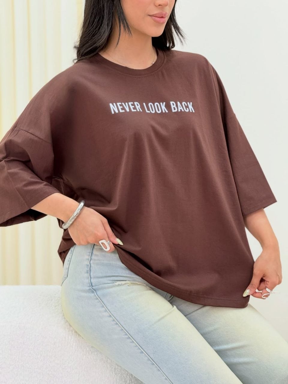طراحی مدرن و استاندارد تیشرت باکسی never look back در نمای کامل - نمای 14_1