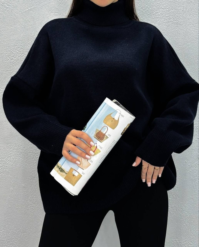 جزئیات دقیق قطعات و اجزای بافت یقه اسکی زنانه در نمای ماکرو