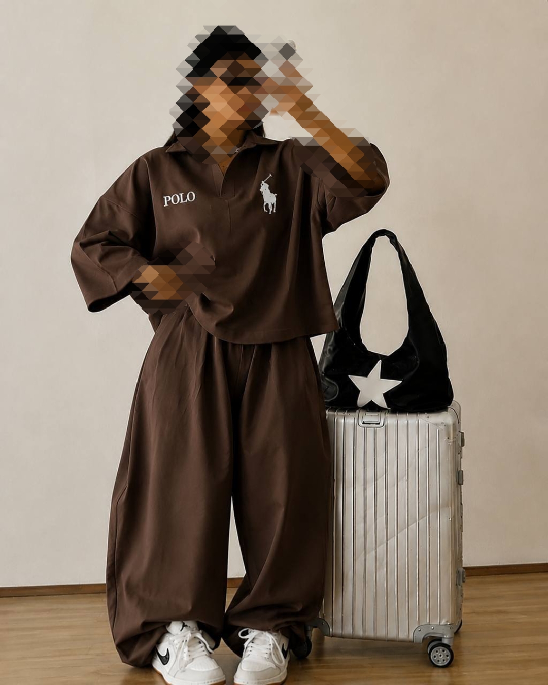 تصویر تخصصی ست تیشرت یقه دار و شلوار زنانه POLO با نمایش ویژگیها و جزئیات فنی - نمای 6_1