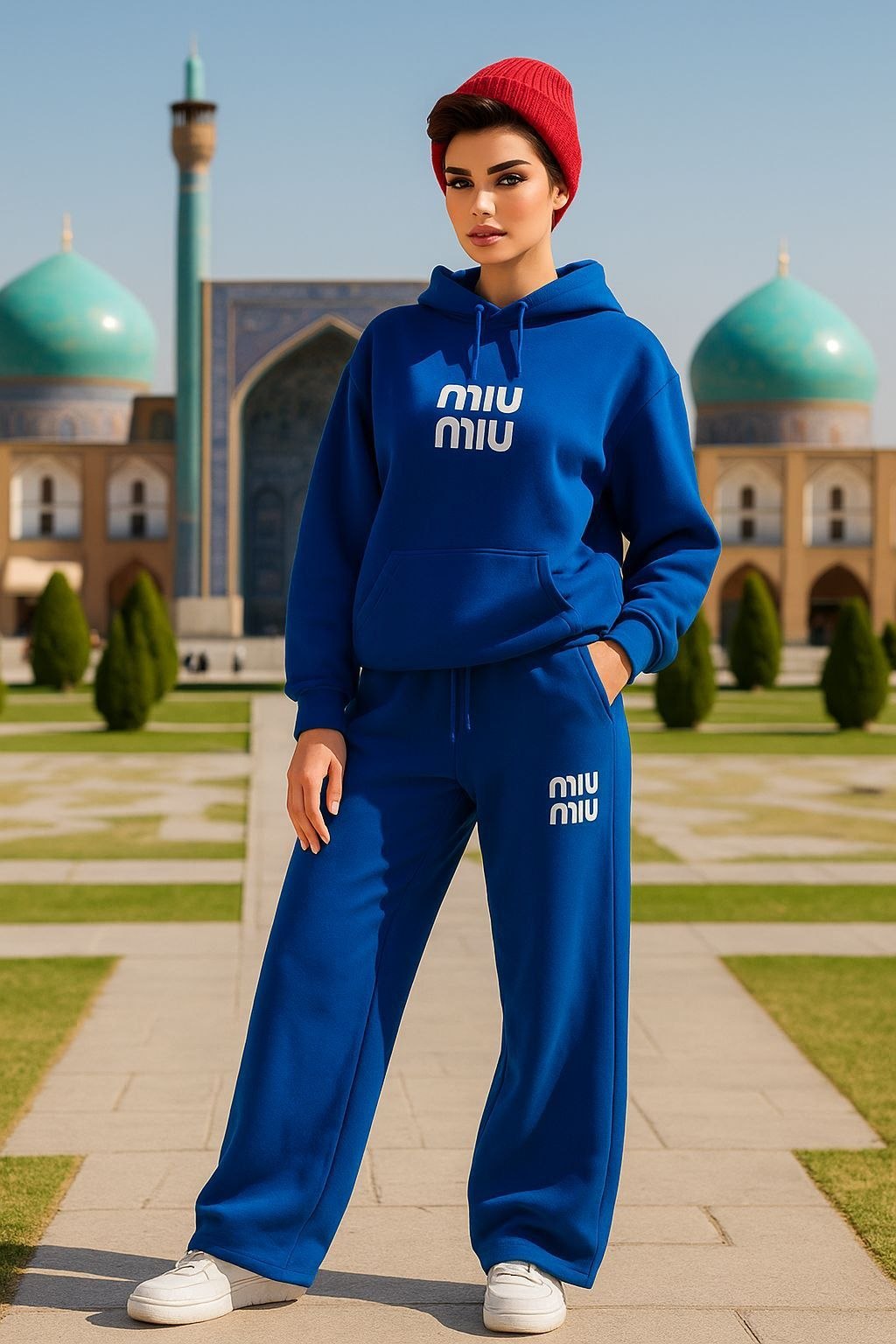 بسته‌بندی اورجینال هودی و شلوار بگ miumiu زنانه همراه با مشخصات فنی محصول