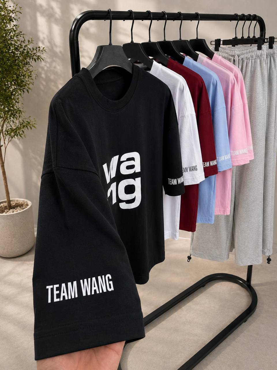 تصویر تخصصی ست تیشرت شلوار wang زنانه با نمایش ویژگیها و جزئیات فنی