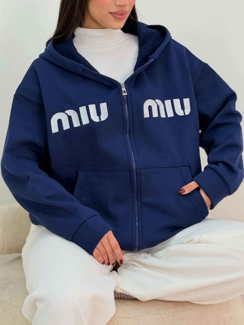 تصویر سویشرت miumiu زنانه پاییزه با نورپردازی مناسب و نمای واضح محصول - نمای 7_1