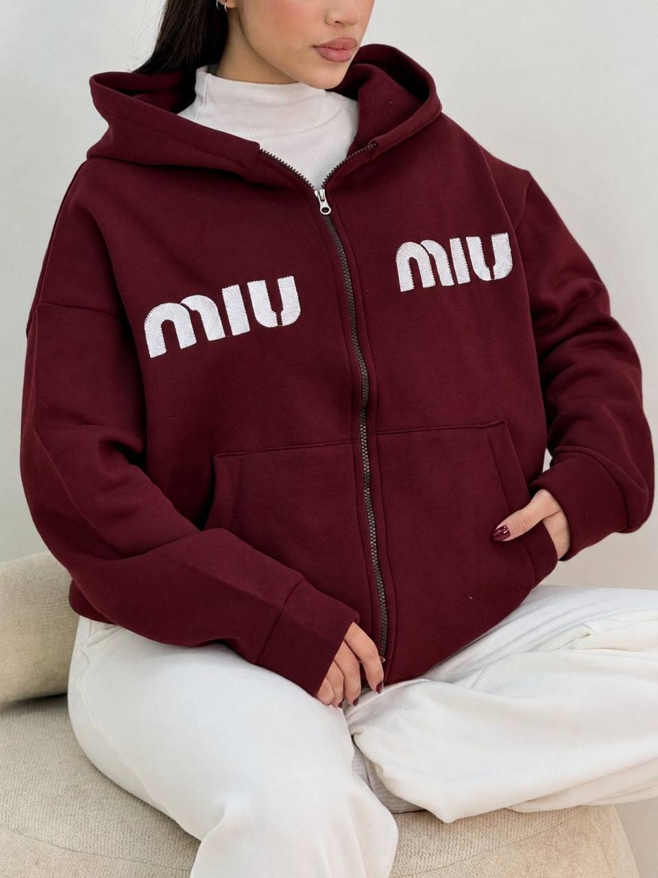 نمای جانبی و طراحی ظاهری سویشرت miumiu زنانه پاییزه با رنگبندی جذاب - نمای 10_1
