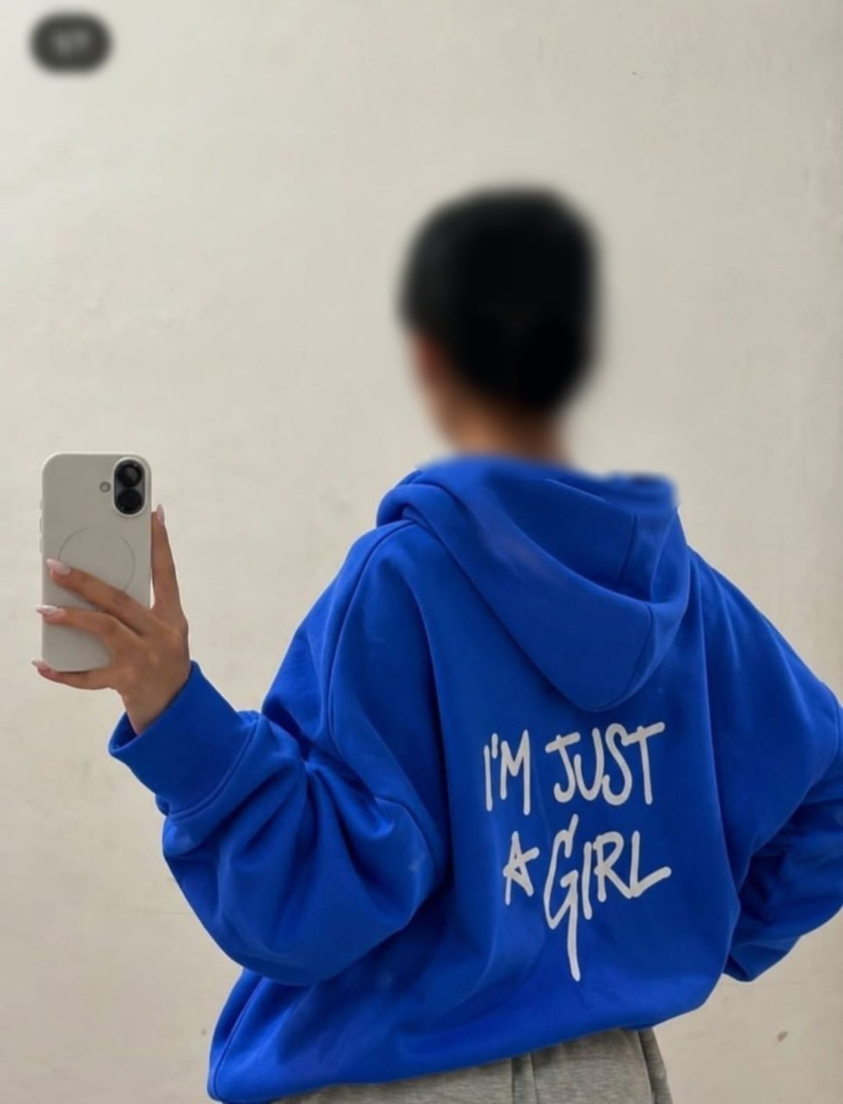 تصویر تخصصی سویشرت بیسیک پاییزه “I’M JUST A GIRL” دخترانه با نمایش ویژگیها و جزئیات فنی