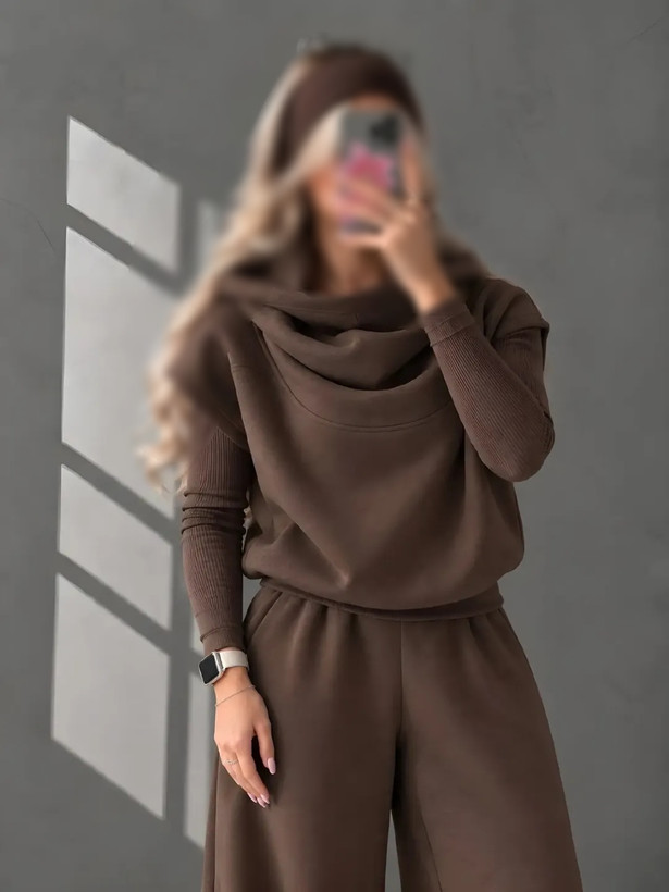 جزئیات دقیق قطعات و اجزای وست و شلوار کومو پاییزه زنانه در نمای ماکرو