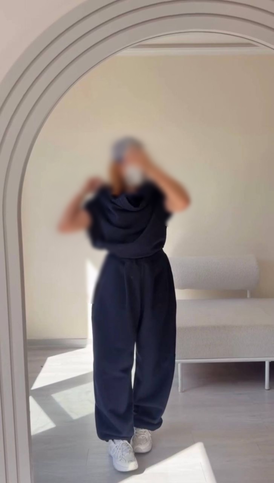 جزئیات دقیق قطعات و اجزای وست و شلوار کومو پاییزه زنانه در نمای ماکرو - نمای 18_1